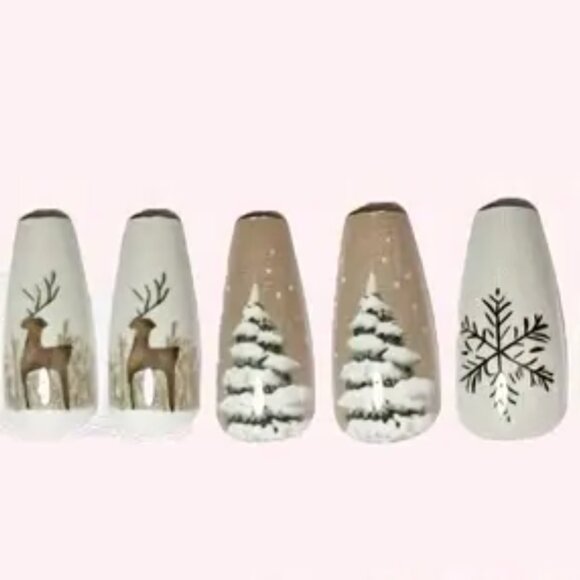 🍸❤️🎄HOLIDAY NAILS!🎄❤️🍸 - Picture 3 of 5